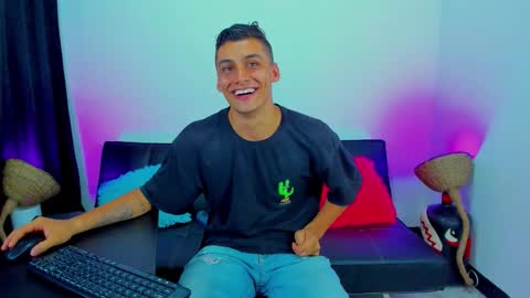 Snapshot of max_wild01 chatting on 11.17.25 MAX online show from 11.17.25