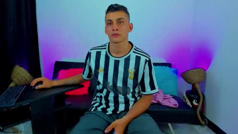 Snapshot of max_wild01 chatting on 11.29.25 MAX online show from 11.29.25