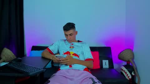 Snapshot of max_wild01 chatting on 12.15.25 MAX online show from 12.15.25