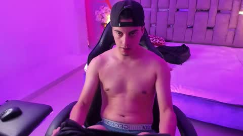 Snapshot of maxbenetti chatting on 11.18.25 Maximiliano online show from 11.18.25