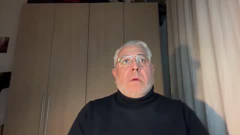 Snapshot of maxbillo chatting on 04.01.26 maxbillo online show from 04.01.26