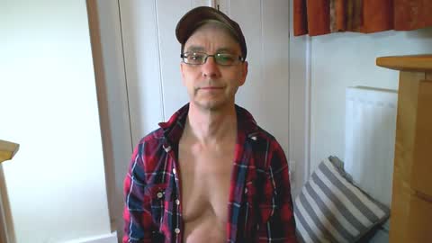 Snapshot of maxdavies chatting on 02.02.25 Max Davies online show from 02.02.25