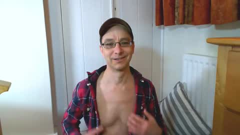 Snapshot of maxdavies chatting on 02.03.25 Max Davies online show from 02.03.25