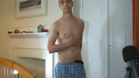 Snapshot of maxdavies chatting on 07.27.26 Max Davies online show from 07.27.26