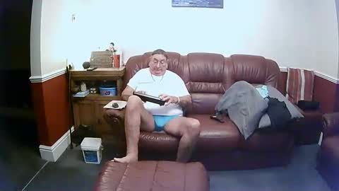 Snapshot of maxi_johnes chatting on 10.28.25 MAX online show from 10.28.25