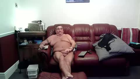 Snapshot of maxi_johnes chatting on 11.04.25 MAX online show from 11.04.25