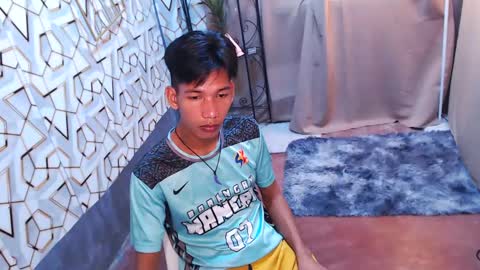 Snapshot of maxiebunny99 chatting on 02.08.25 Reyn online show from 02.08.25