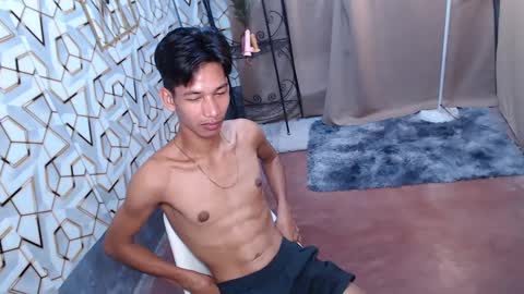 Snapshot of maxiebunny99 chatting on 02.16.25 Reyn online show from 02.16.25