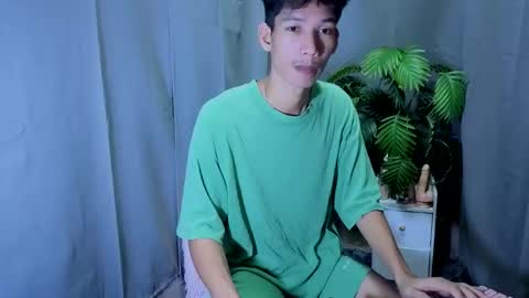 Snapshot of maxiebunny99 chatting on 10.20.25 Reyn online show from 10.20.25