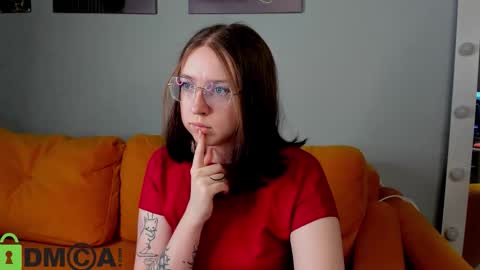 Snapshot of maximmouse chatting on 03.12.26 maxine online show from 03.12.26