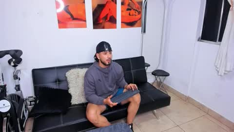 Snapshot of maximo004 chatting on 11.21.25 Maximo online show from 11.21.25