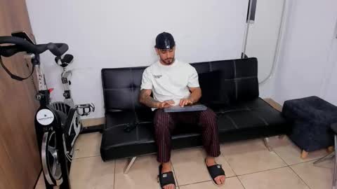 Snapshot of maximo004 chatting on 11.25.25 Maximo online show from 11.25.25