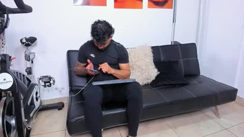 Snapshot of maximo004 chatting on 11.26.25 Maximo online show from 11.26.25