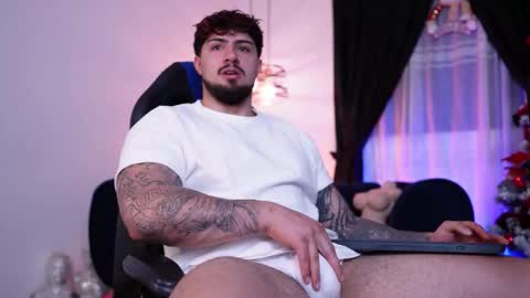 Snapshot of maximo_rodriguez chatting on 01.12.26 Maximo online show from 01.12.26