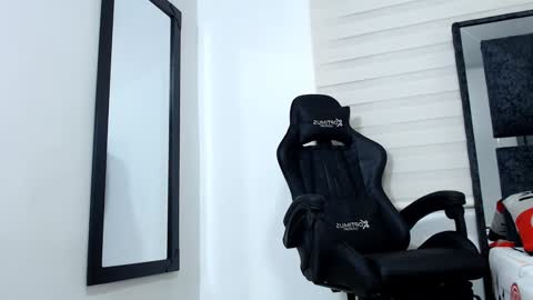 Snapshot of maximo_sebastian chatting on 01.27.25 Maximo Sebastian online show from 01.27.25