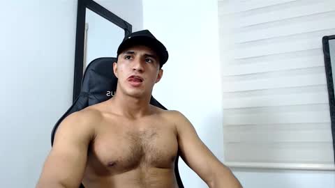 Snapshot of maximo_sebastian chatting on 02.14.25 Maximo Sebastian online show from 02.14.25