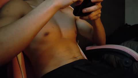 Snapshot of maximus20176 chatting on 12.22.24 grey online show from 12.22.24