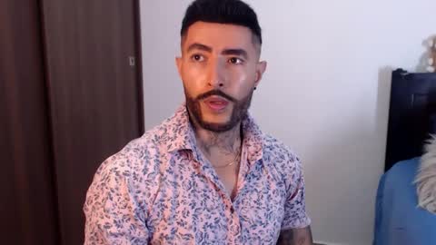 Independent Model online show from 12.22.24