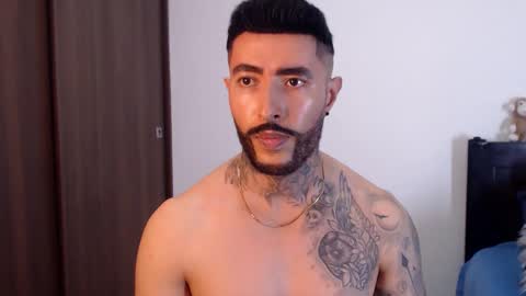 Independent Model online show from 12.22.24