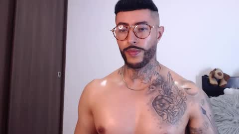 Independent Model online show from 01.13.25