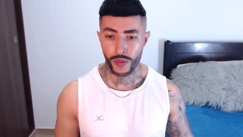 Independent Model online show from 01.24.25