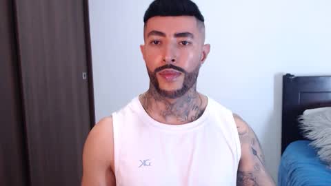 Independent Model online show from 01.25.25