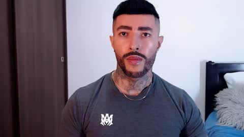 Independent Model online show from 01.26.25