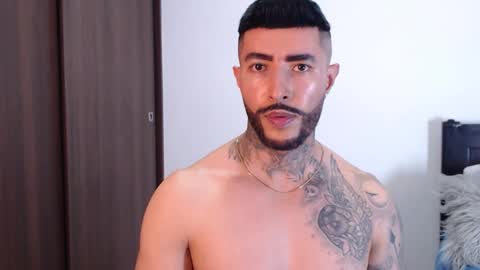 Independent Model online show from 01.29.25