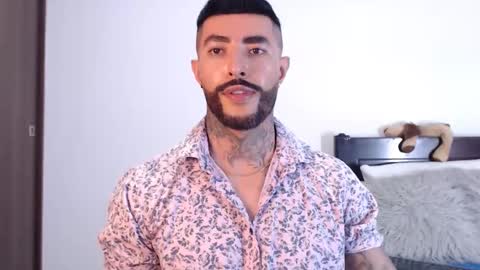 Independent Model online show from 02.05.25