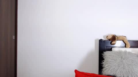 Independent Model online show from 02.18.25