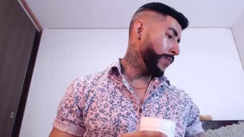 Independent Model online show from 02.20.25