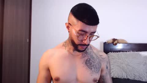 Independent Model online show from 02.21.25