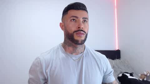 Independent Model online show from 10.01.25