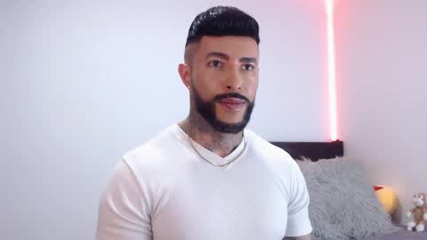 Independent Model online show from 10.22.25