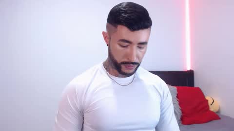 Independent Model online show from 11.09.25