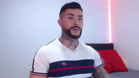 Independent Model online show from 11.11.25