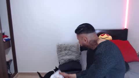 Independent Model online show from 11.18.25