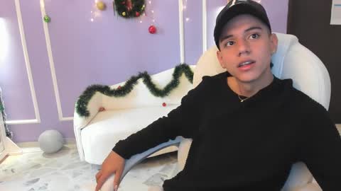 Snapshot of maximuss_19 chatting on 12.21.24 Maximus online show from 12.21.24