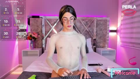 Snapshot of maxirogers chatting on 01.21.25 Maxi Rogers online show from 01.21.25