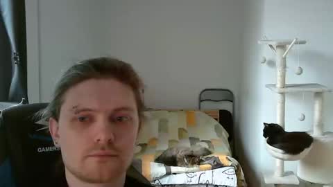 Snapshot of maxs_93 chatting on 10.06.25 maxs_93 online show from 10.06.25