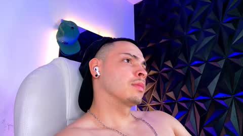 MAX online show from 12.02.25