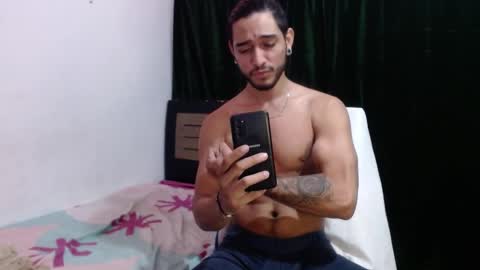 Snapshot of maxximus_10 chatting on 12.19.24 maxximus_10 online show from 12.19.24