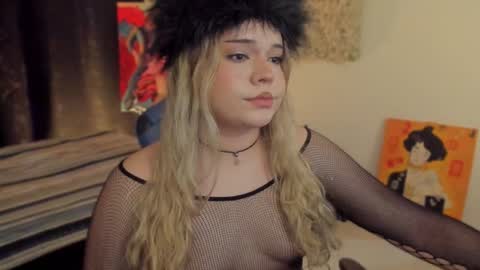 Snapshot of maxxxine_ chatting on 12.22.24 Maxine Minx online show from 12.22.24