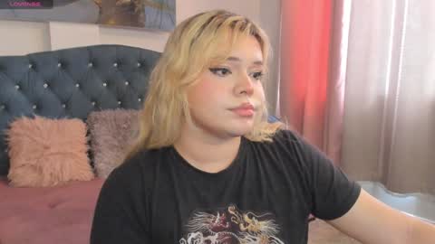 Snapshot of maxxxine_ chatting on 02.04.25 Maxine Minx online show from 02.04.25