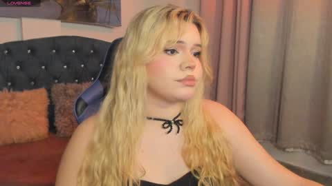 Snapshot of maxxxine_ chatting on 02.05.25 Maxine Minx online show from 02.05.25