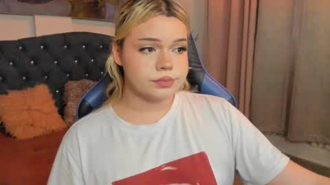 Snapshot of maxxxine_ chatting on 02.15.25 Maxine Minx online show from 02.15.25