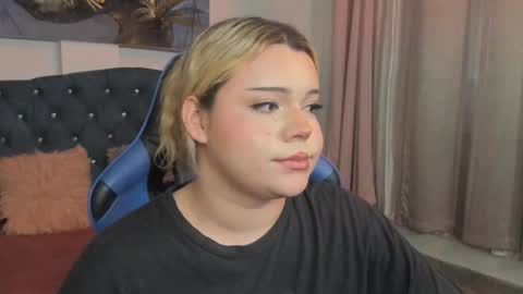 Snapshot of maxxxine_ chatting on 02.25.25 Maxine Minx online show from 02.25.25