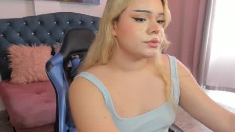 Snapshot of maxxxine_ chatting on 03.06.25 Maxine Minx online show from 03.06.25