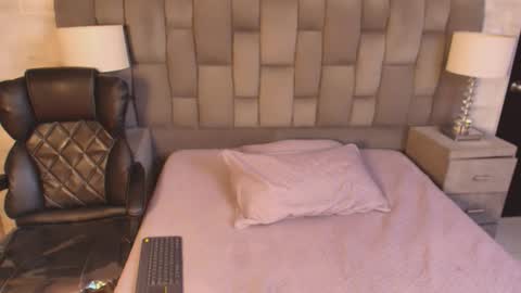 Snapshot of maxxxine_ chatting on 11.05.25 Maxine Minx online show from 11.05.25