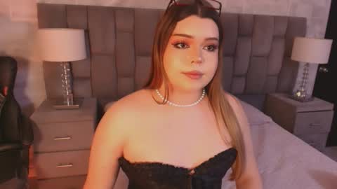 Snapshot of maxxxine_ chatting on 11.08.25 Maxine Minx online show from 11.08.25